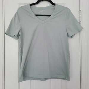 Sage green Universal Thread V neck tee size Medium